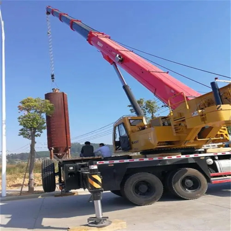 银海80吨吊车出租多少钱